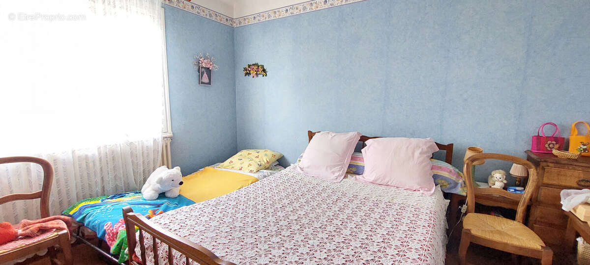 Maison à SAINT-DENIS-LES-BOURG