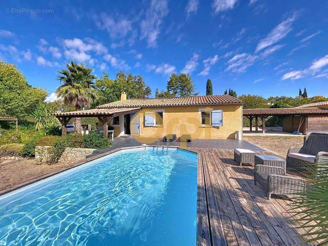 Maison à BAGNOLS-EN-FORET