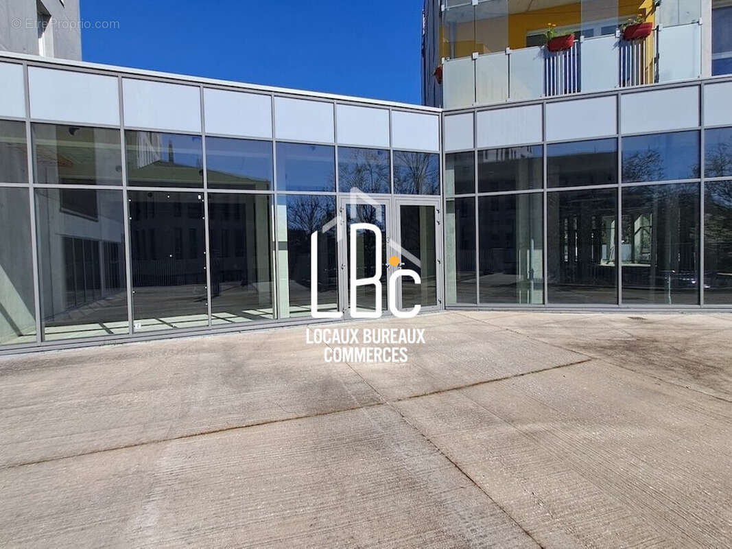 Commerce 576 m² à Nantes  - photo 3
