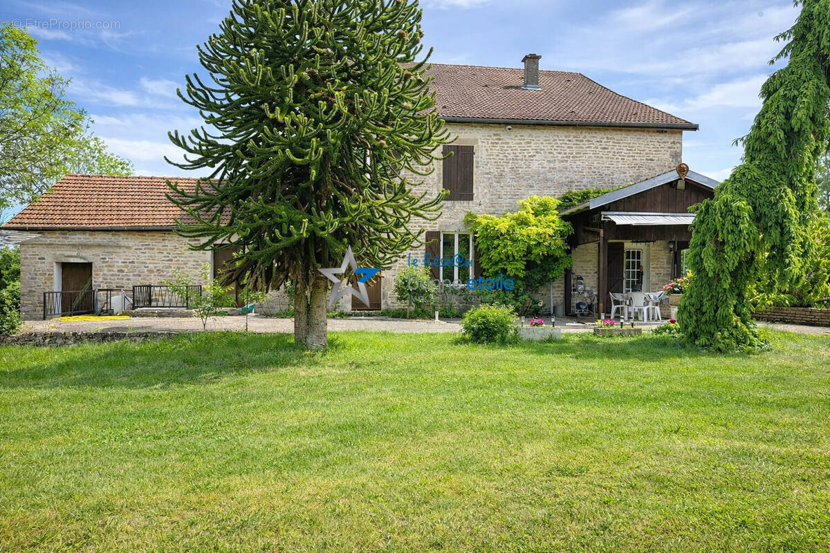 Maison à CHATEAUVILLAIN