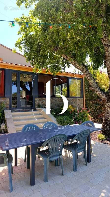 Maison à SAINT-JUST-ET-VACQUIERES