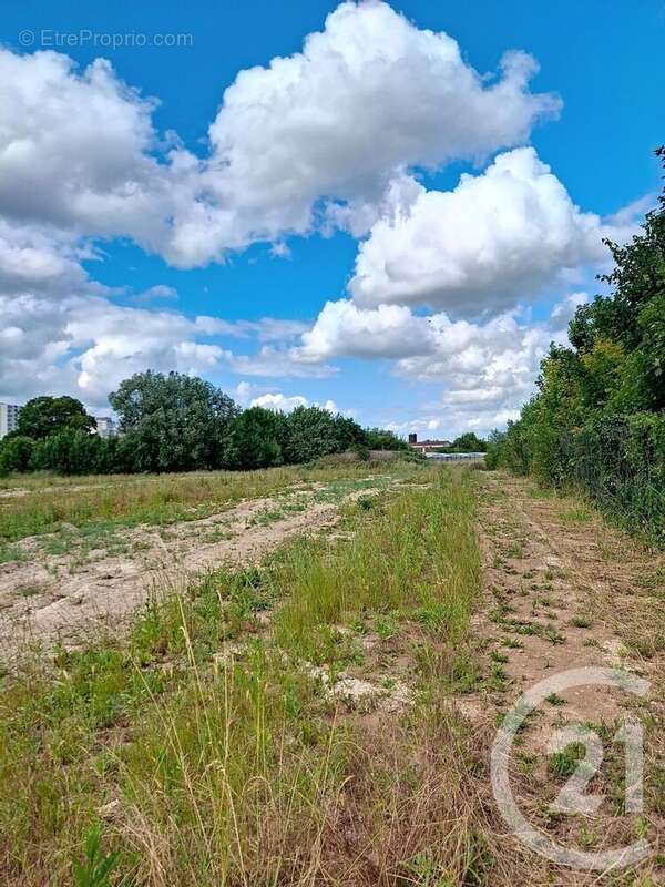 Terrain à SAINT-MEMMIE