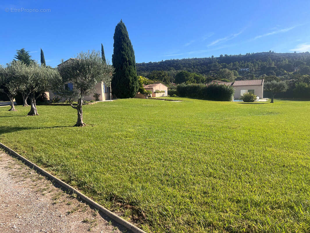 Belle maison  Etang de l'Olivier sur 4000 M2 de terrain divisible et constructible - photo 16
