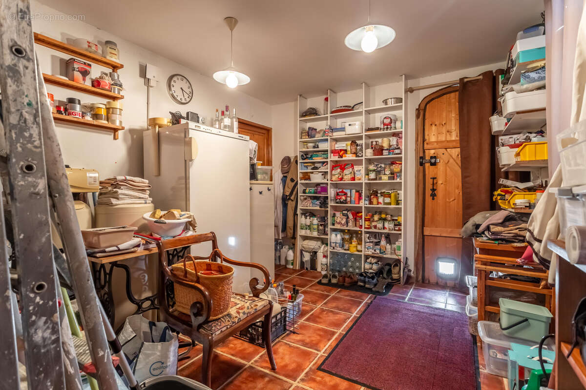 Propriété de campagne avec piscine, annexe, terrain, garage et lac - photo 37