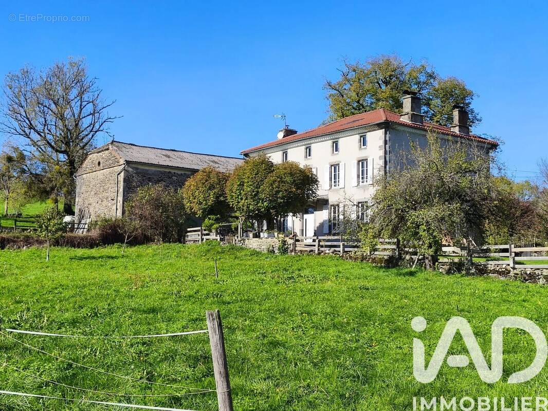 Photo 1 - Maison à JUSSAC