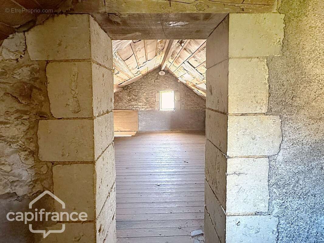 Volume et Potentiel : A vendre … Un grand atelier Indépendant et une maison 4 pièces - THOUARS (79) - photo 5