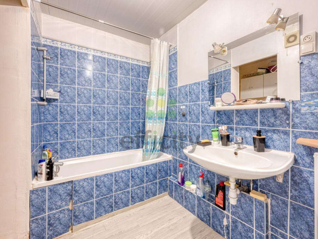 Appartement à COMBS-LA-VILLE
