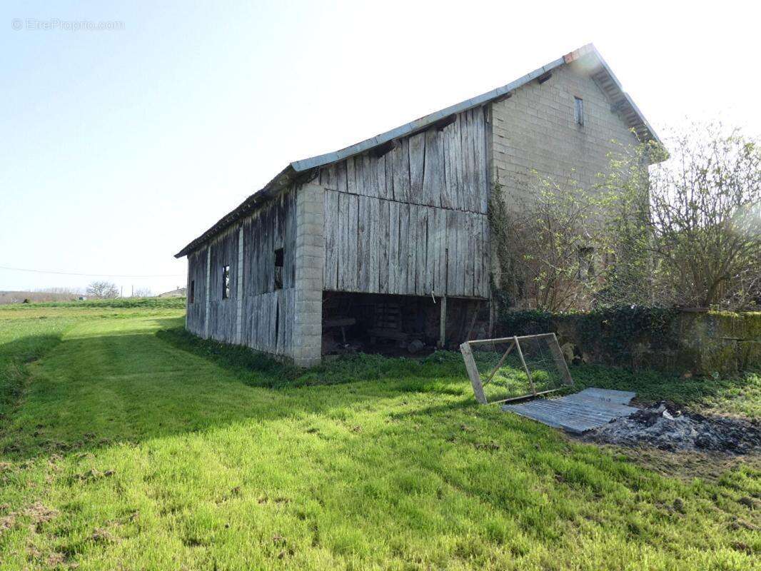 Maison Nailhac 160 m2 / 4 chambres / grange / hangar / terrain 1 hectare - photo 5