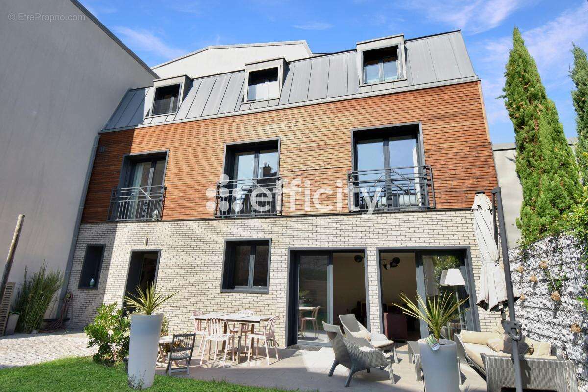 Maison à LA GARENNE-COLOMBES