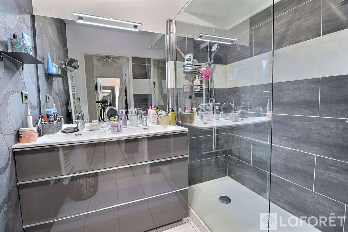 Appartement Hyères 3 pièces, jardin privatif 186 m², garage, stationnement - photo 7