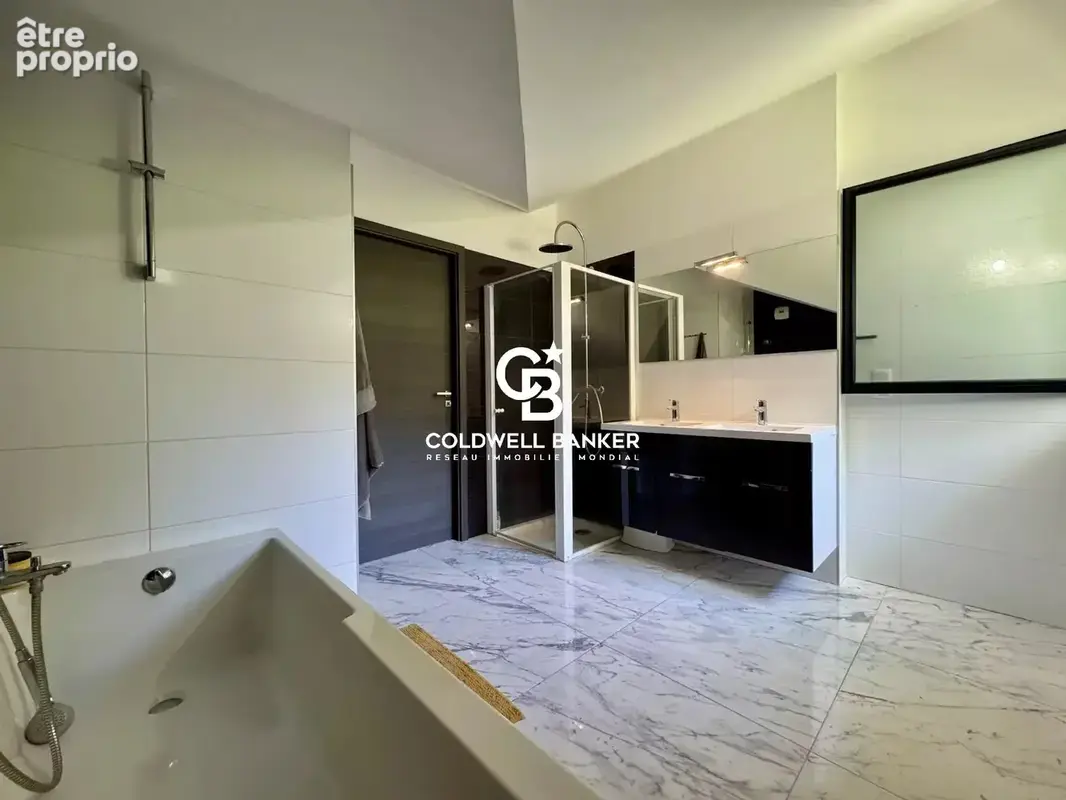 Villa contemporaine 280 m² avec piscine et vue panoramique sur Genève - photo 16