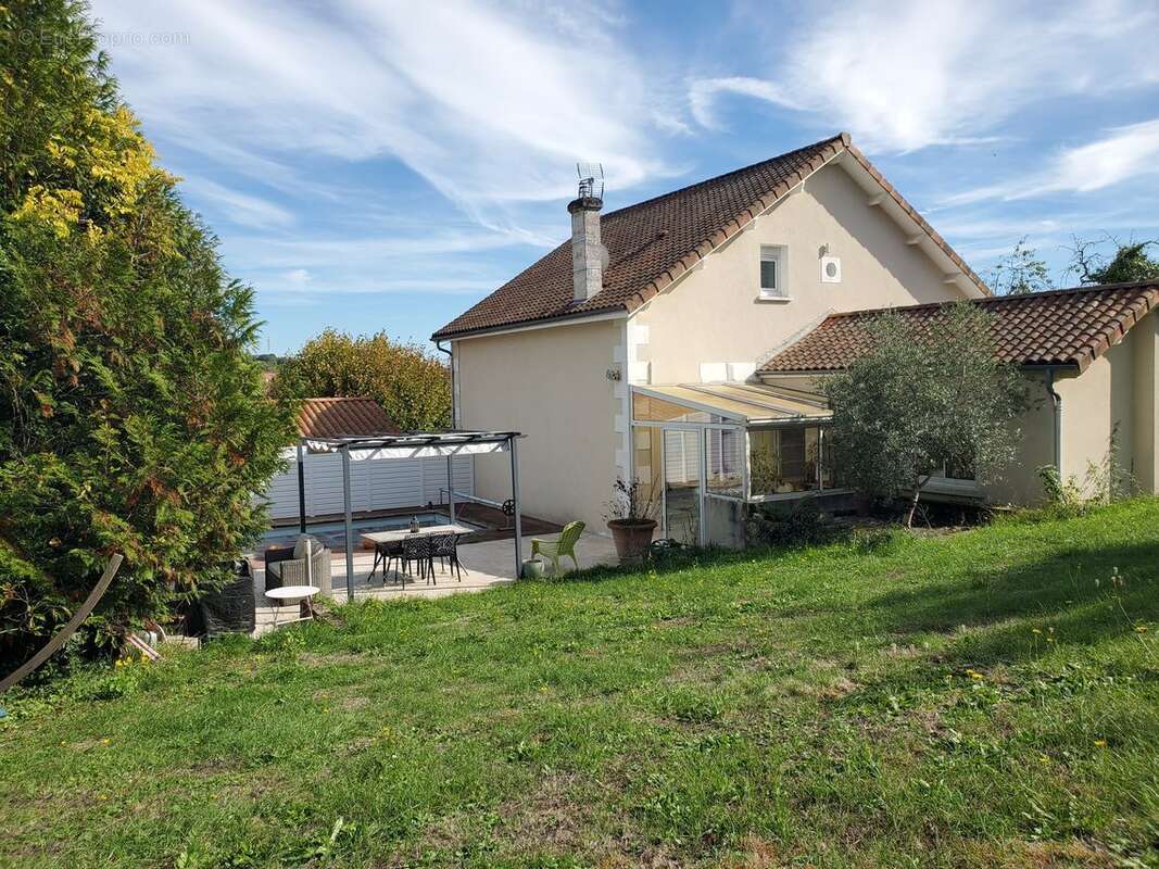 Maison à RUELLE-SUR-TOUVRE
