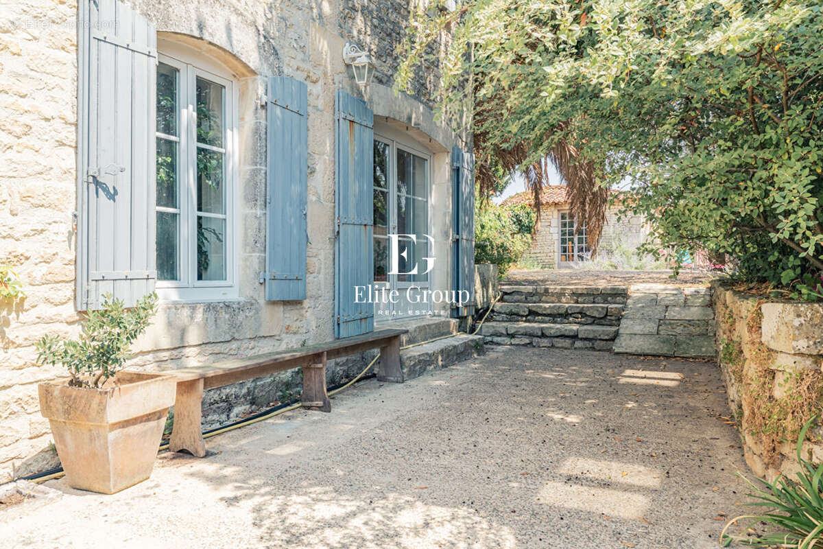 Élégante maison de caractère avec piscine, aux portes du littoral charentais - photo 17
