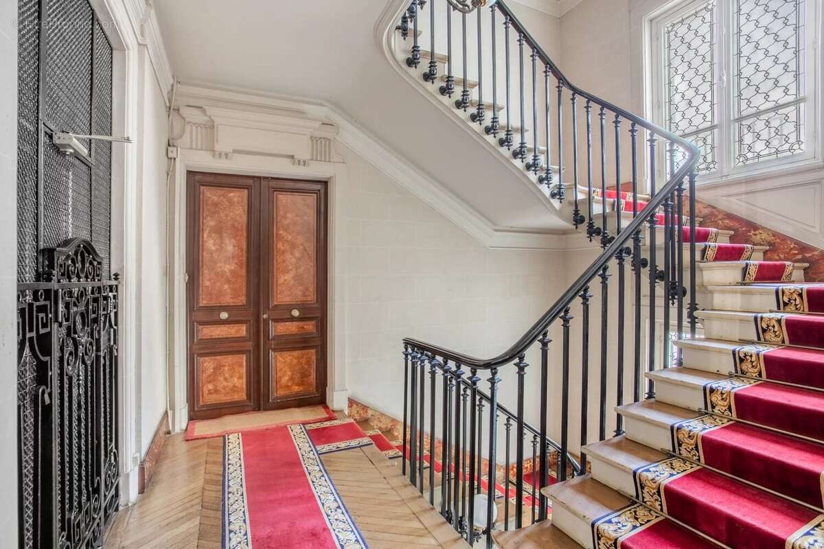 Appartement à PARIS-16E