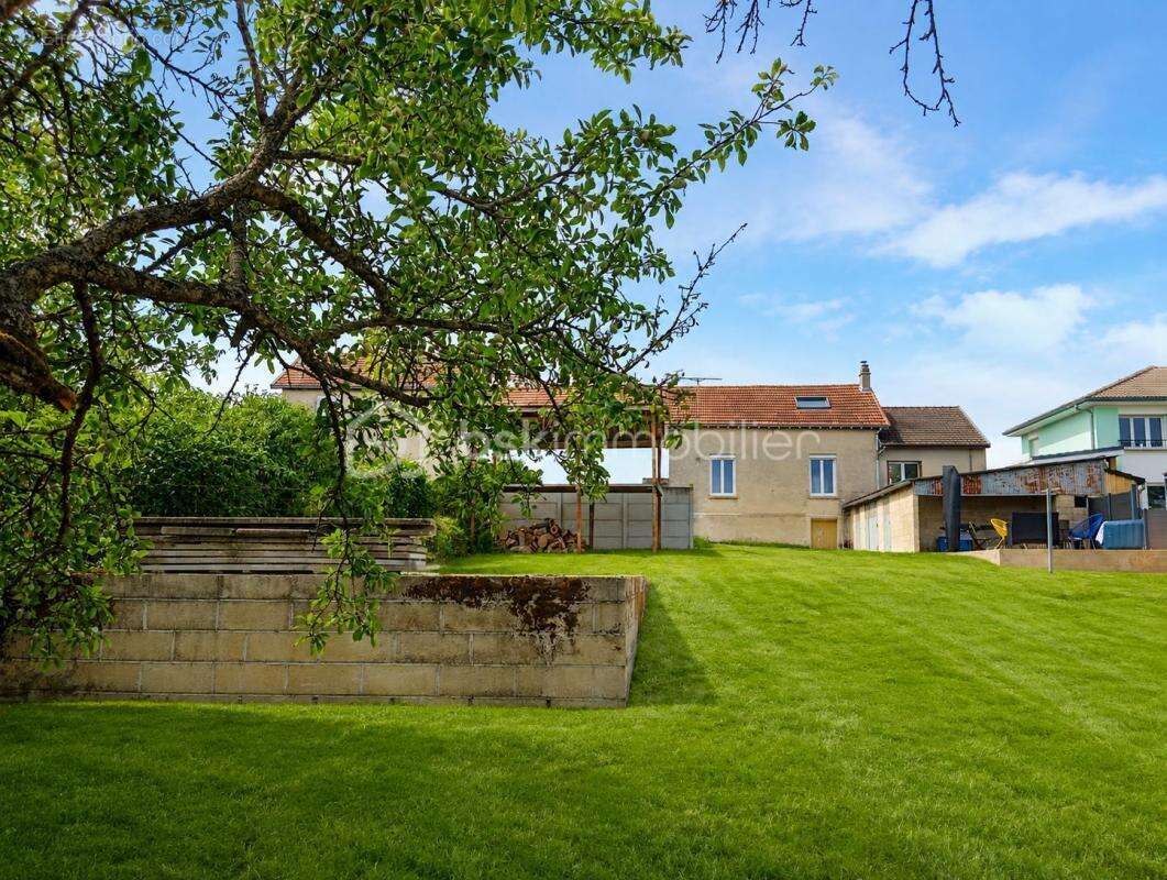 EXCLUSIVITÉ – AMAGNE – Maison de caractère des années 30 avec 2 849 m² de terrain - photo 17