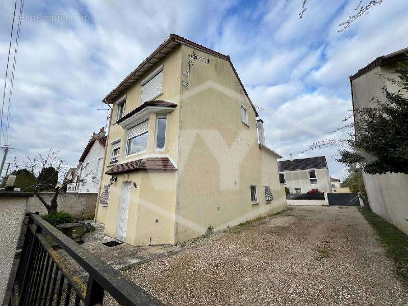 Appartement à QUINCY-SOUS-SENART