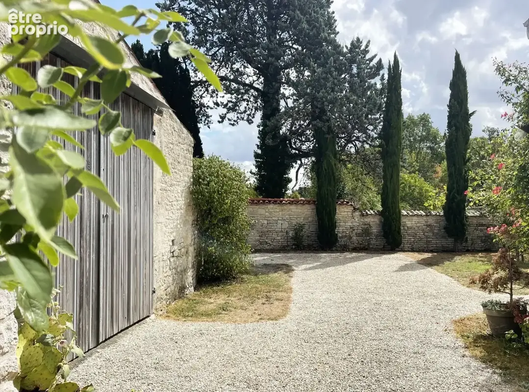 Maison à vendre 7 pièces avec dépendance sur terrain de 1140 m² AUMAGNE (17) - photo 4