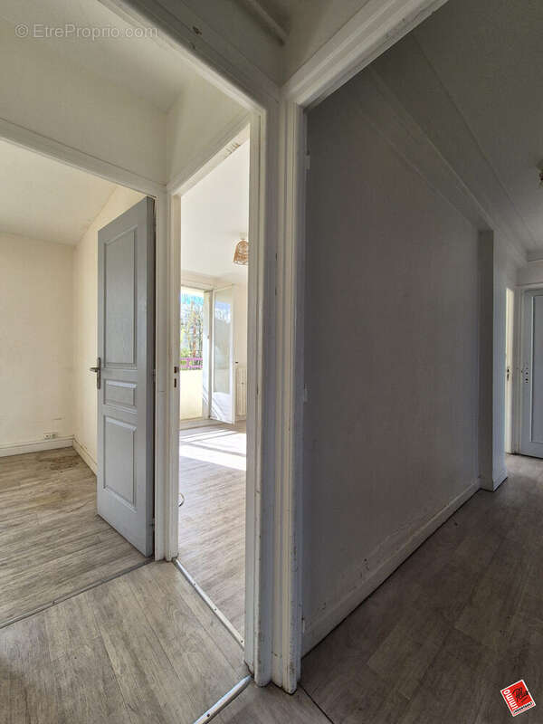 Accès Salon - Chambre 1 - Appartement à SAINT-BRIEUC