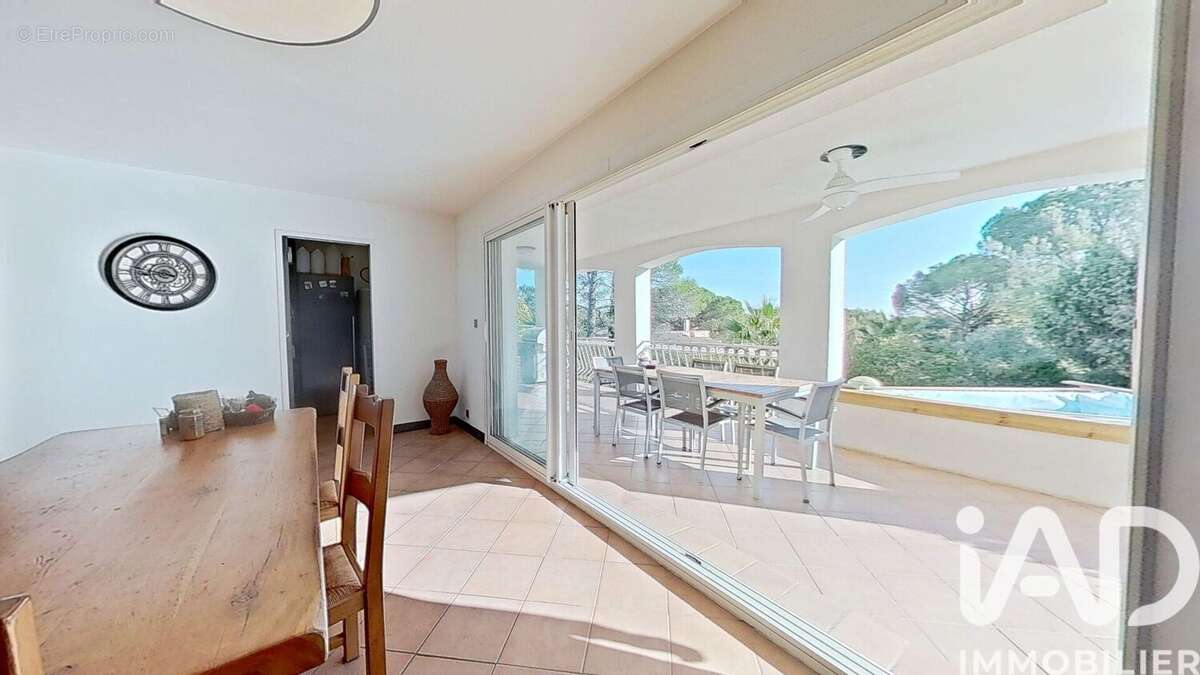 Photo 3 - Maison à ROQUEBRUNE-SUR-ARGENS