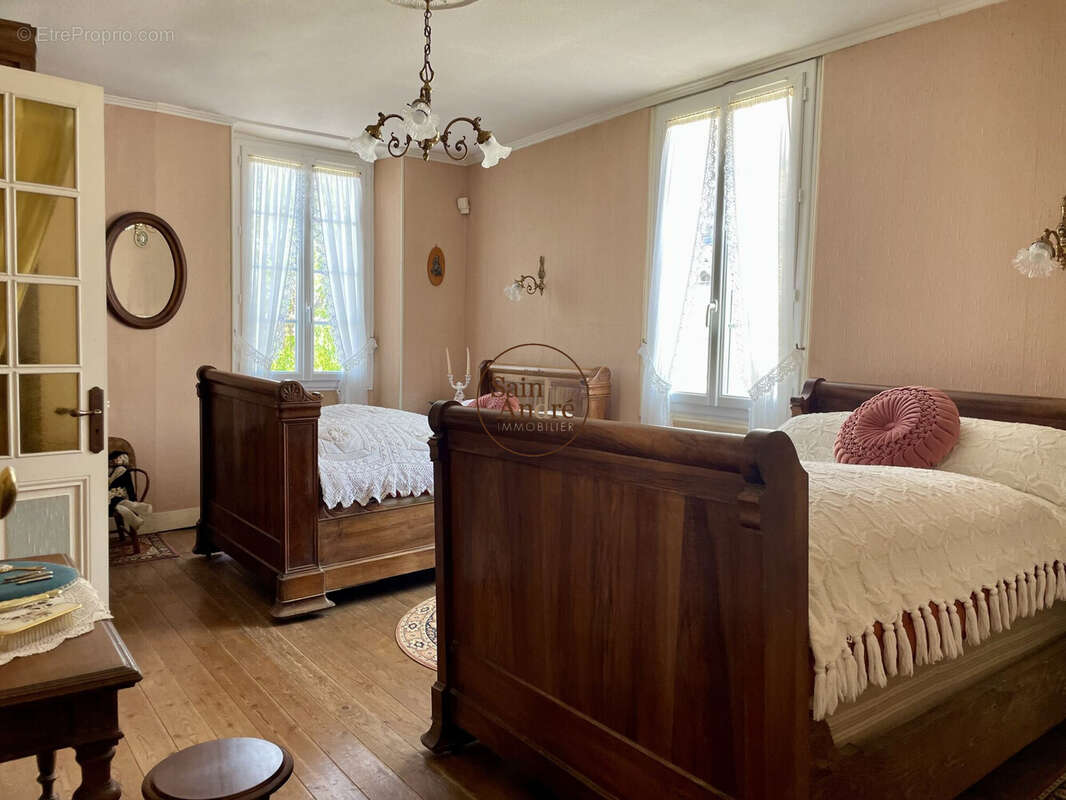 Maison 145 m² à Magnac-Sur-Touvre  - photo 5