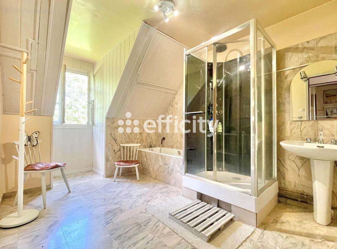 Maison à VARENNES-VAUZELLES