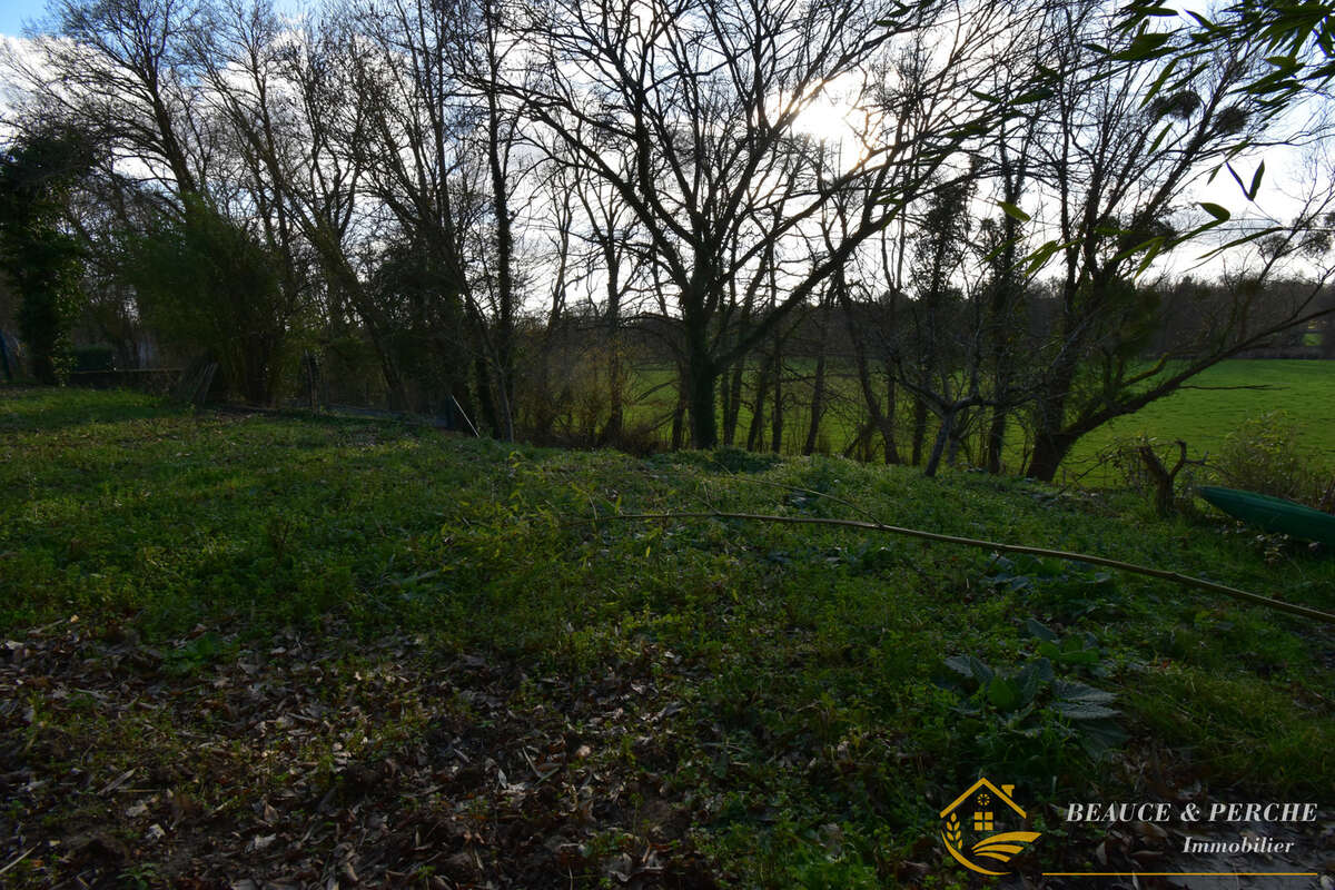 Terrain 680 m² à Thivars  - photo 2