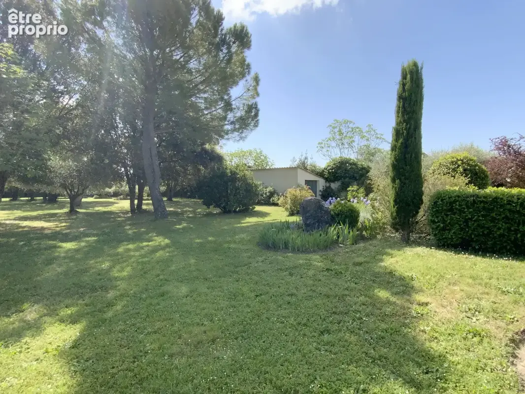 Charmante maison avec terrain arboré et piscine  à Uzès. - photo 19