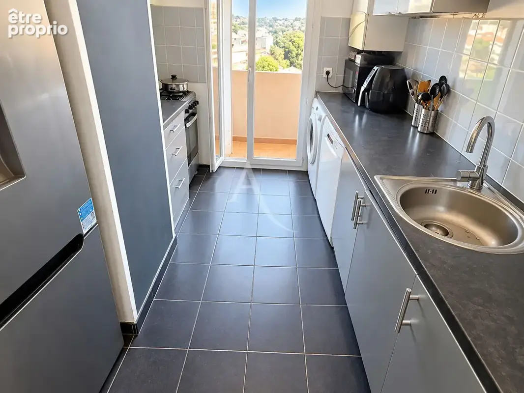 TOULON - Appartement T3 traversant avec terrasse, balcon et cave - photo 5