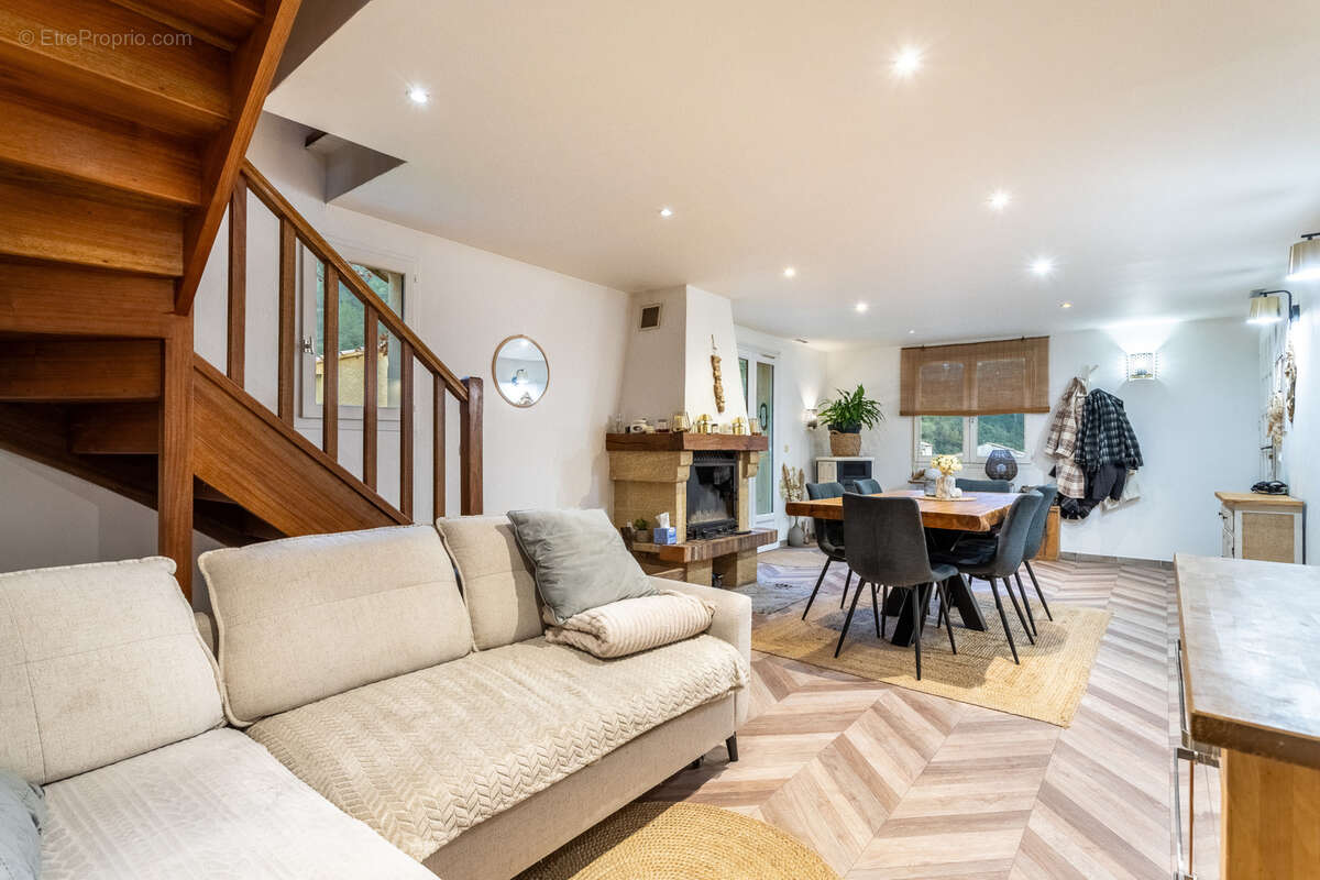 Maison à SOLLIES-TOUCAS