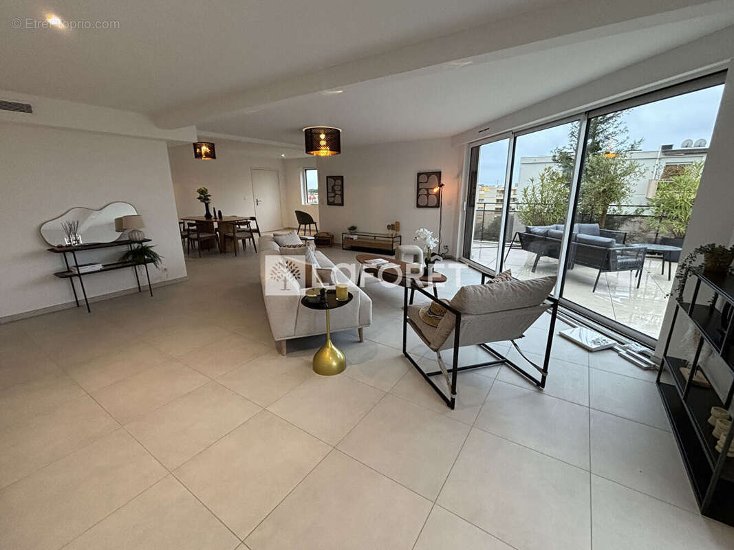 Appartement à SAINT-LAURENT-DU-VAR