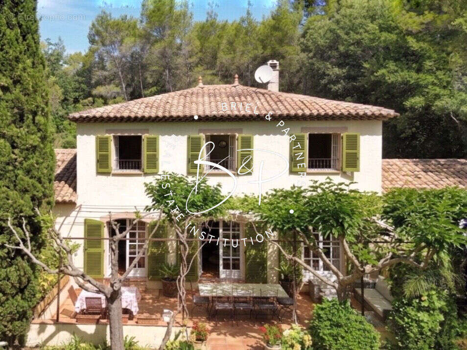 Bastide provençale 5 chambres avec  piscine au calme complet - photo 2