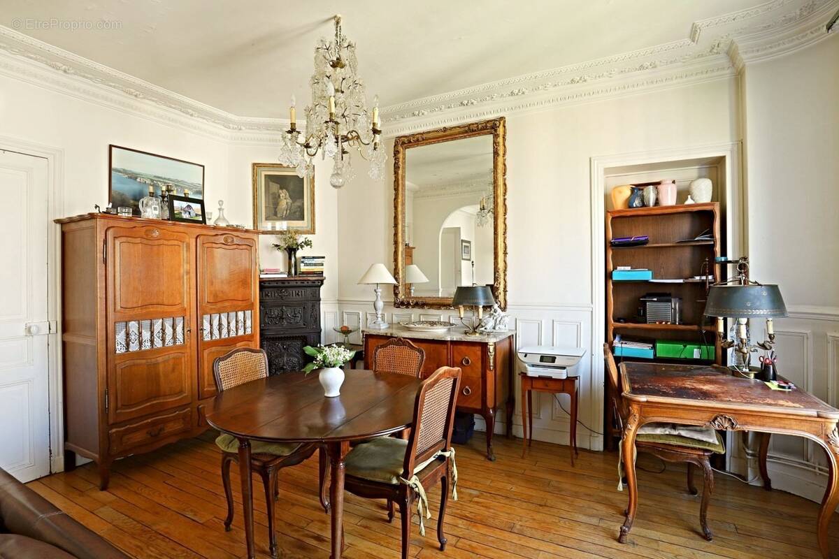 Appartement à PARIS-15E