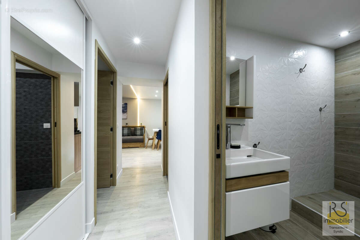 Salle de bains 2 - Appartement à ARACHES-LA-FRASSE