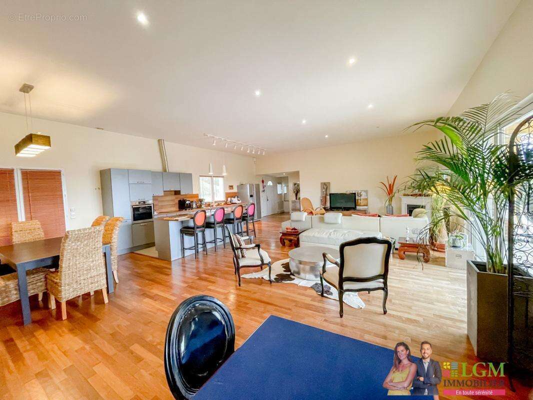 Maison à AYGUESVIVES