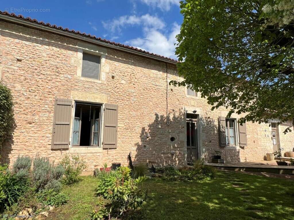 Maison à SAUZE-VAUSSAIS