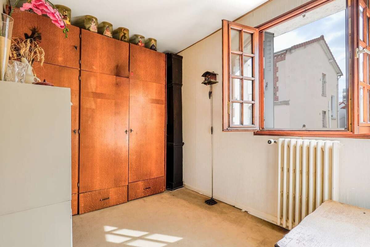 EXCLUSIVITÉ – Maison familiale traversante avec jardin, garage, sous-sol total et fort potentiel d’évolution – Plateau de Gentil - photo 10