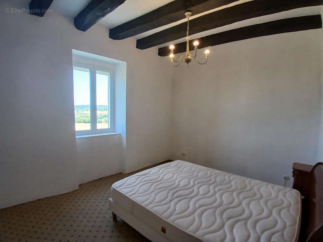 downstairs bed - Maison à JUMILHAC-LE-GRAND