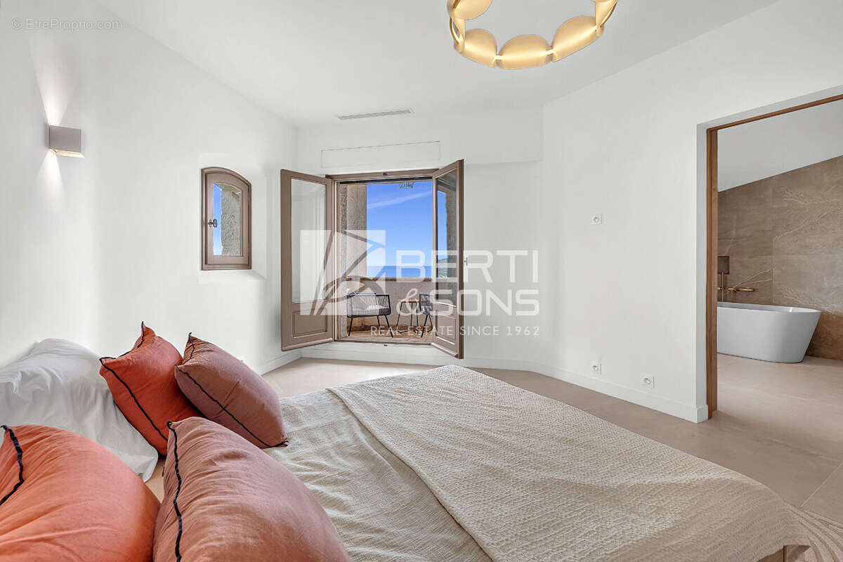 Maison à MANDELIEU-LA-NAPOULE