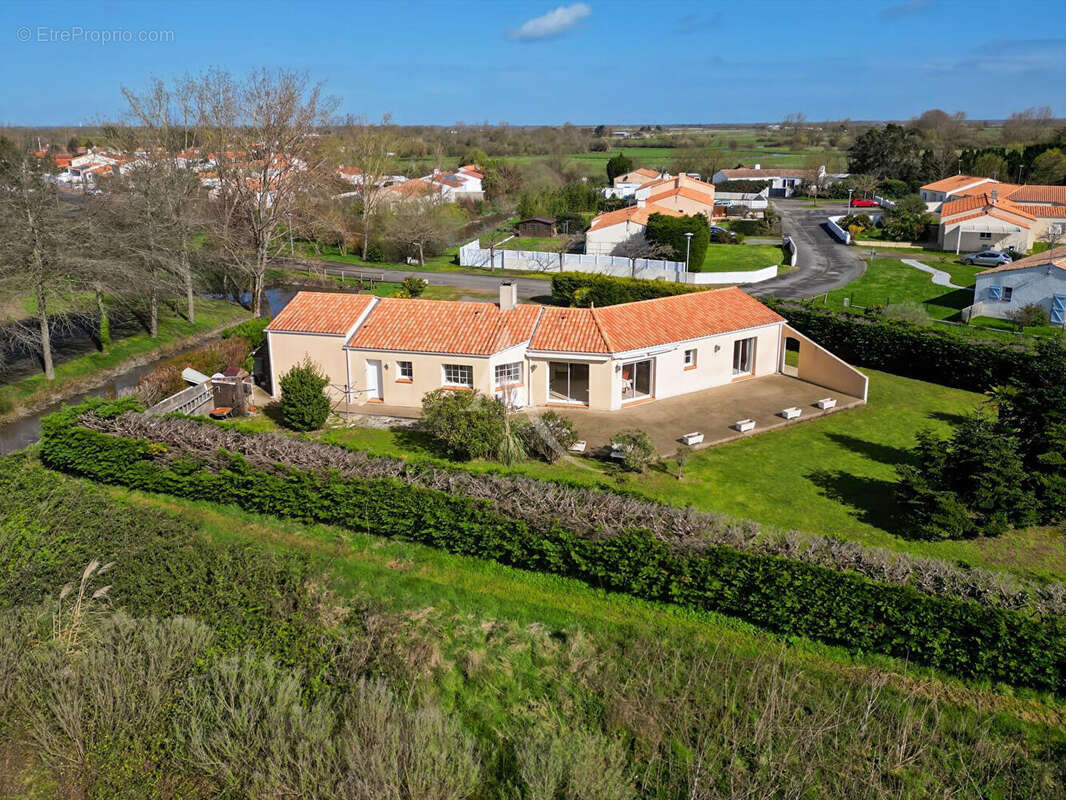 Maison à LE PERRIER