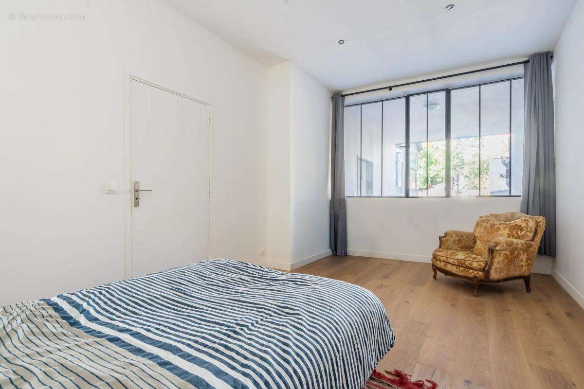 Loft de 4 pièces de 200 m² à Neuilly-Plaisance - photo 9