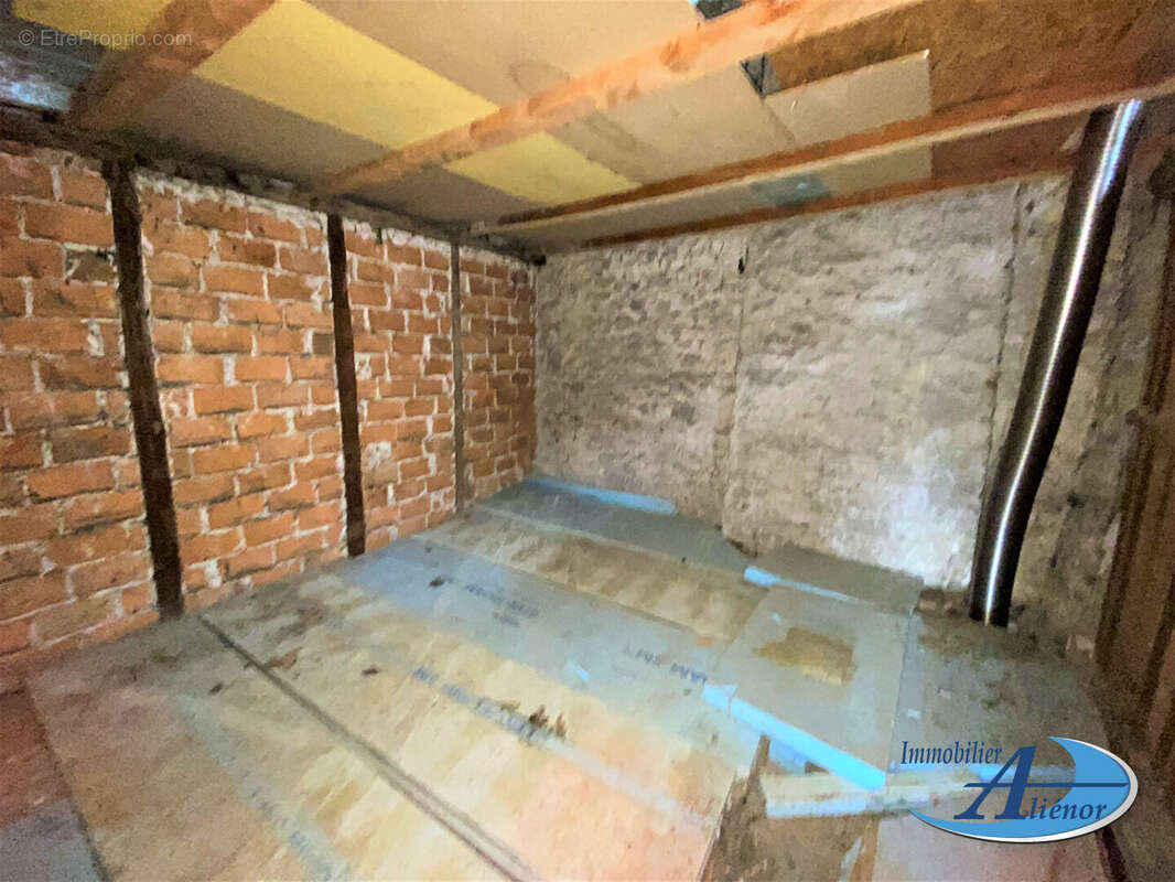 Maison à SAINT-PARDOUX-LA-RIVIERE