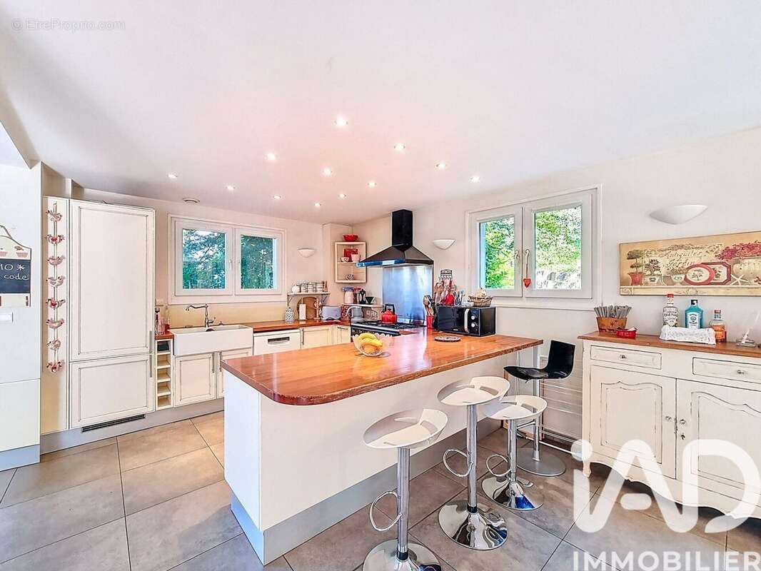 Maison 223 m² à Sevrier  - photo 8