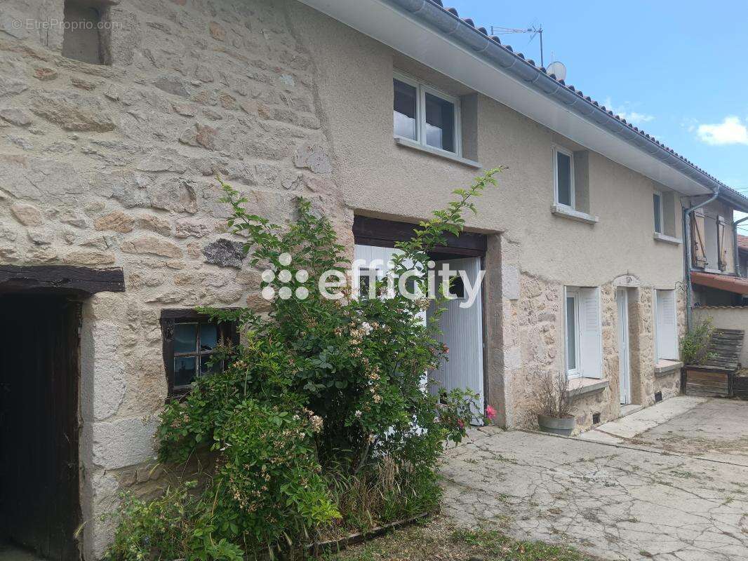 Maison à PERIGNEUX