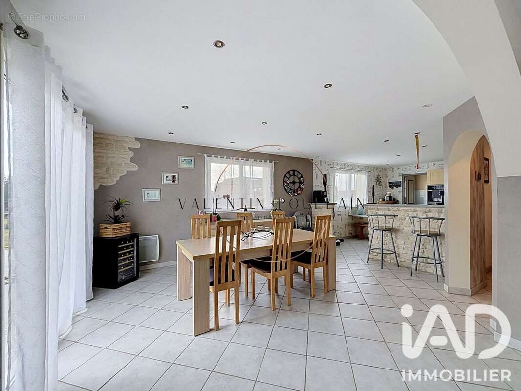 Maison 143 m² à Le Mesnil-Angot  - photo 4