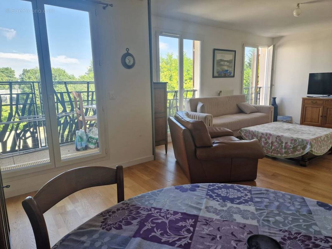 Appartement à VOISINS-LE-BRETONNEUX