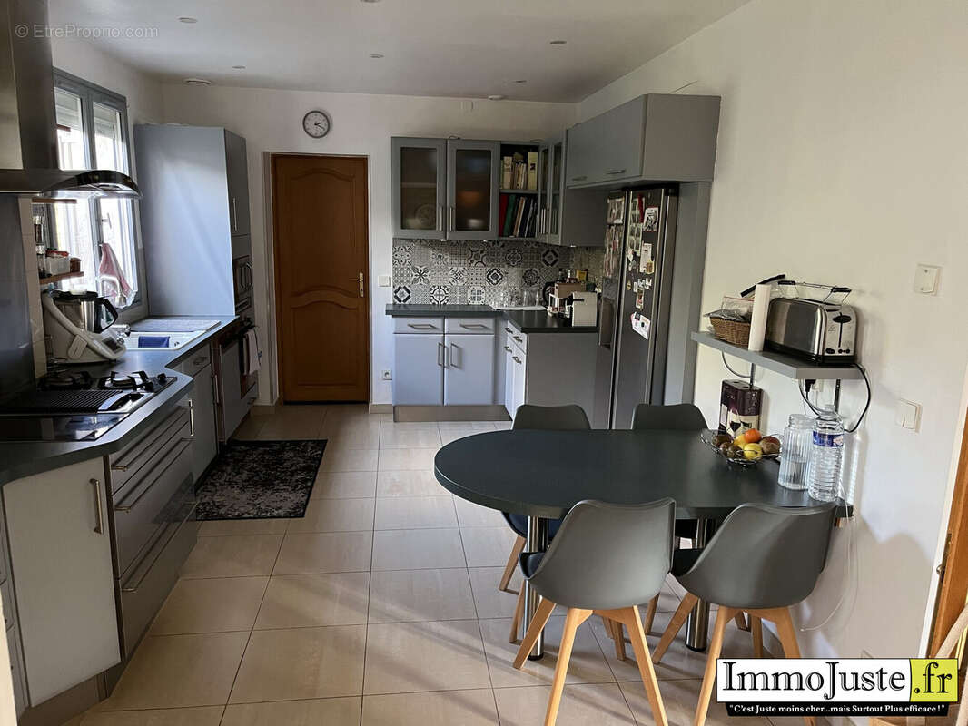 Maison à LE PERRAY-EN-YVELINES