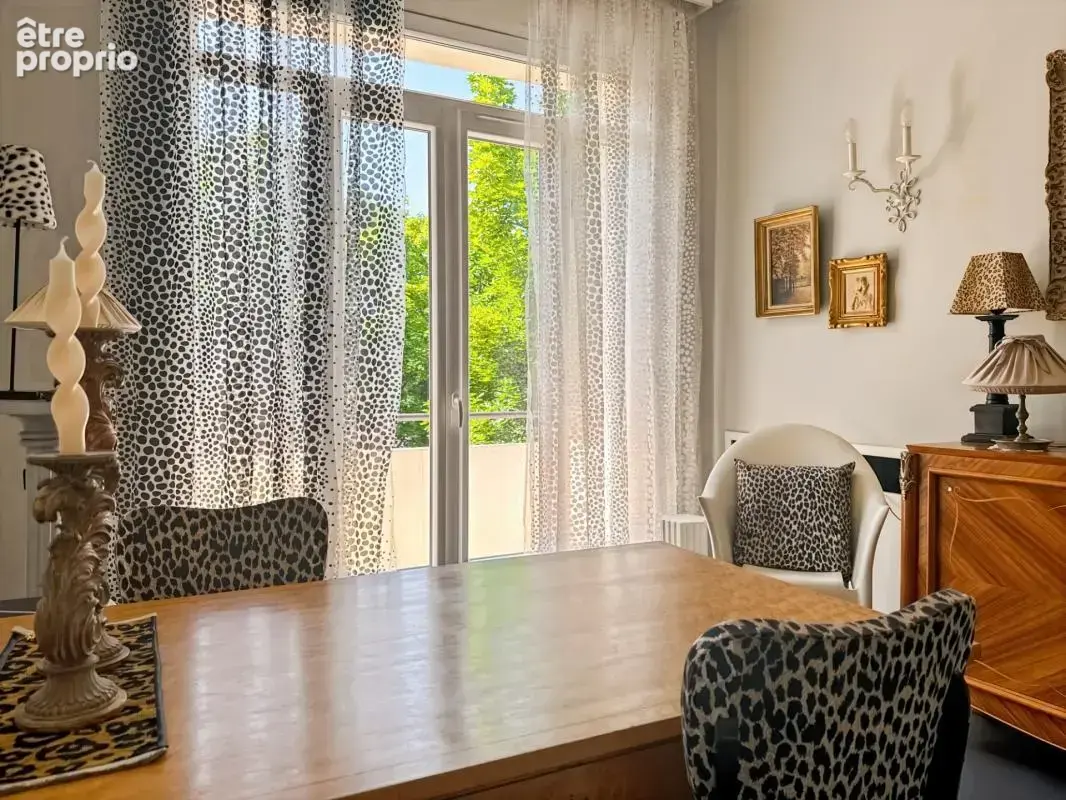 VICHY – Quartier République – Appartement de caractère 80 m² avec garage et caves dans maison Art déco - photo 9