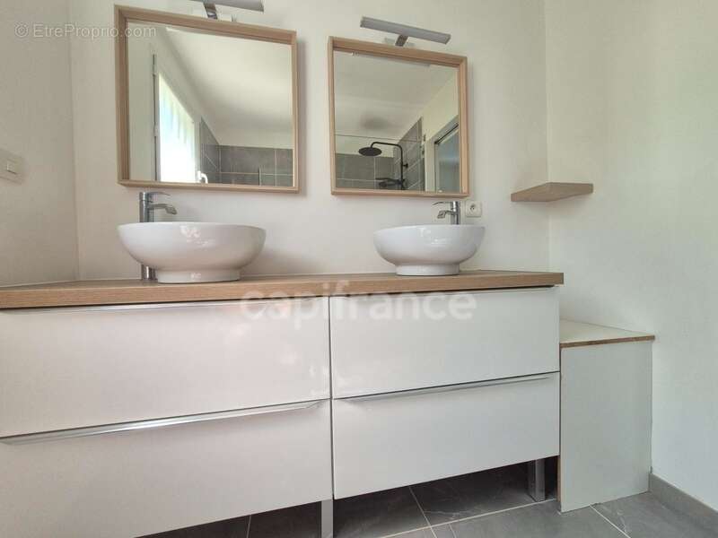 Maison à CHAILLEVETTE