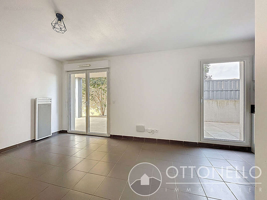 Appartement à ROQUEBRUNE-SUR-ARGENS