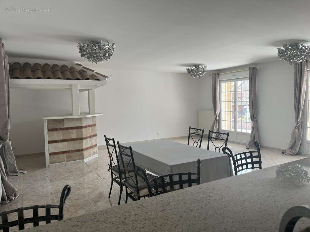 Maison 168 m² à Cheniers  - photo 4